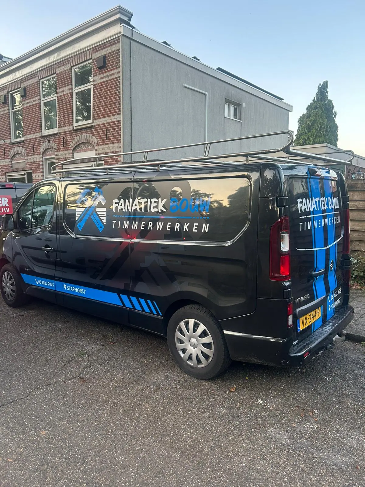 Bedrijfsbus van Fanatiek Bouw